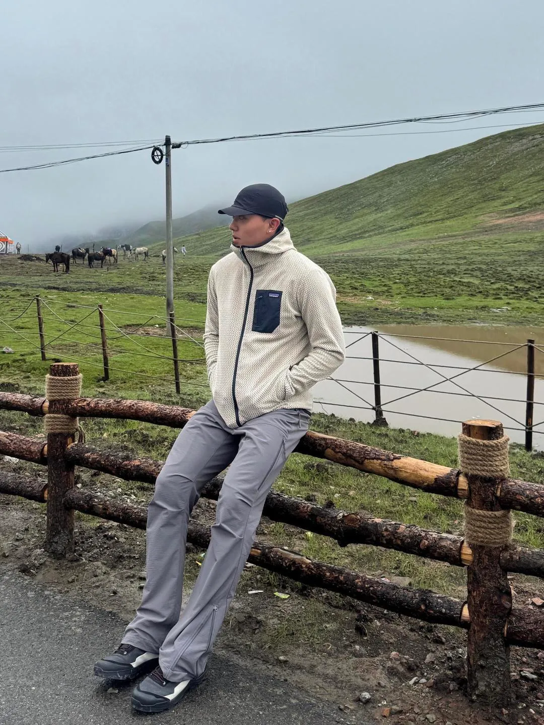 5507 P124 PATAGONIA REI ， ， 。PATAGONIA ， 。 ：Dark Gray Coffee Brown Black Royal Blue Purple Khaki White Yellow Blue Red Green 11 patagonia ： Breathable : ： Size ： S （ 112 69 64 46） M（ 116 71 65 48） L （ 120 73 66 50） XL（ 124 75 67 52） 170cm，80-130 S 170-175cm，130-150 M 175-180cm，150-170 L 180-185cm，170-190 XL